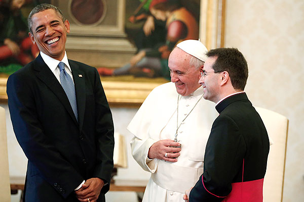 В ходе встречи, которая длилась около 50 минут, американский президент поблагодарил понтифика за оказанный прием. Кроме того, в ходе мероприятия понтифик и американский президент обменялись подарками.