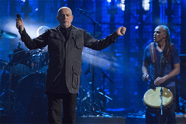 Выступление Питера Гэбриела перед включением его в зал славы рок-н-ролла.