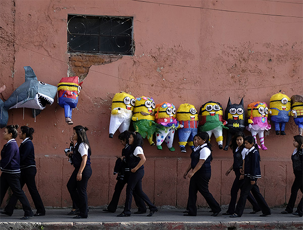 Школьники в Гватемале.