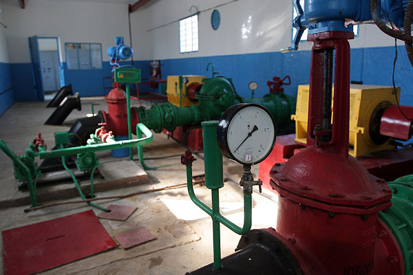 Выключенная из-за недостаточного уровня воды насосная станция Северо-Крымского канала.