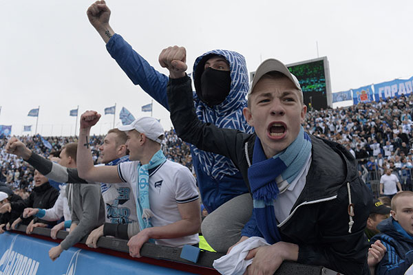 Болельщики ФК "Зенит" во время матча 29-го тура чемпионата России по футболу на стадионе "Петровский".