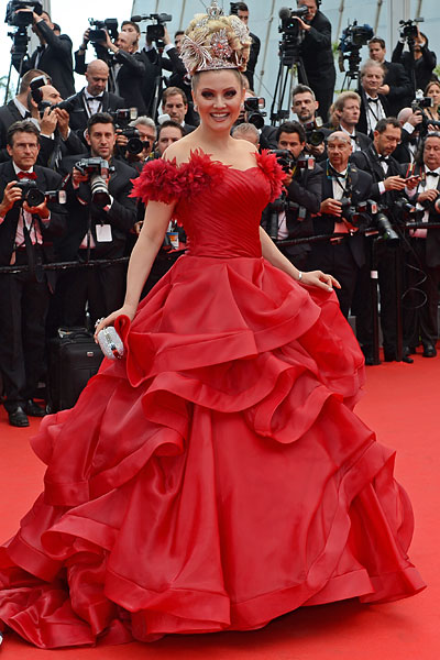 Писательница Лена Ленина на красной дорожке.