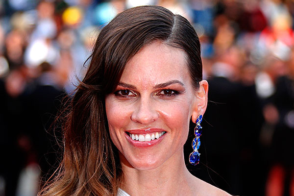 Хилари Суонк представляет в Каннах фильм Томми Ли Джонса "Местный".