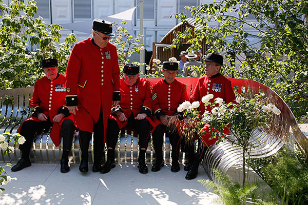 Ветераны Челси на цветочной выставке.