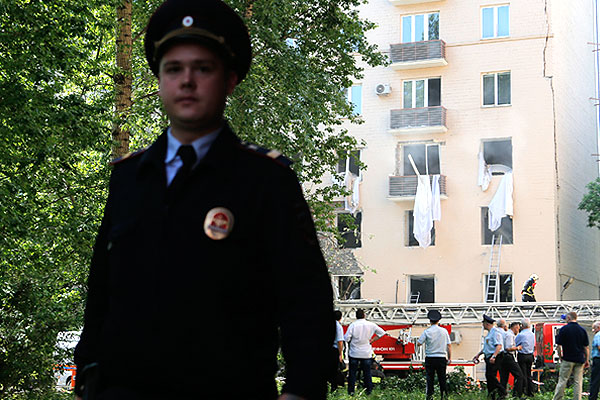 Власти столицы заявляют, что версия о взрыве газа подтверждается записями с камер наблюдения.