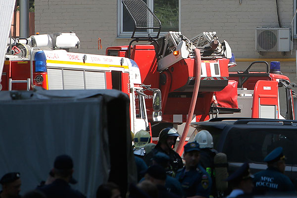 Пожарный расчет на месте взрыва.