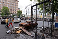Сгоревший в ходе акций сторонников евроинтеграции автомобиль в центре Киева.