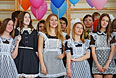 Выпускницы гимназии №9 в Екатеринбурге в день Последнего звонка.