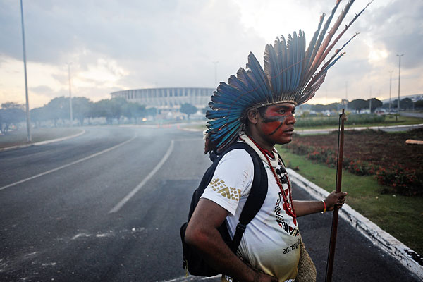 Полиция применила против демонстрантов слезоточивый газ.