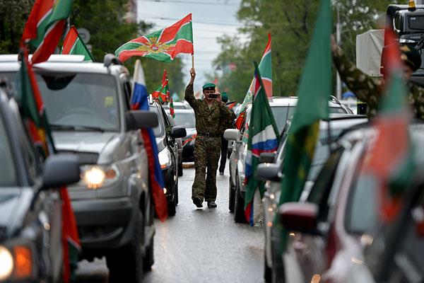 Пограничники в запасе во время празднования Дня Пограничных войск России в Центральном парке Новосибирска.