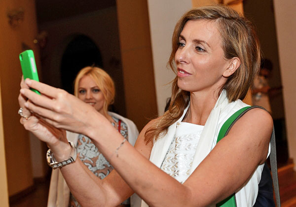 Главный редактор журнала "HELLO!" Светлана Бондарчук перед началом конкурсного просмотра программы короткометражных фильмов.