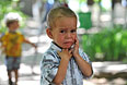 Мальчик на территории оздоровительного центра "Дмитриадовский" в Ростовской области.