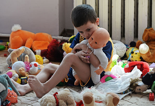 Ребенок из Славянска, размещенный в одном из общежитий города Иловайск Донецкой области.