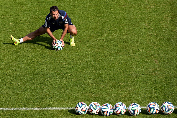 Игрок сборной России Роман Широков на тренировке перед товарищеским матчем со сборной Марокко.