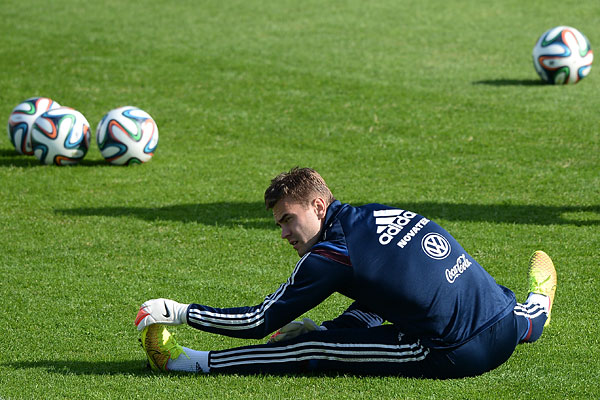 Вратарь сборной России Игорь Акинфеев на тренировке перед товарищеским матчем со сборной Марокко.