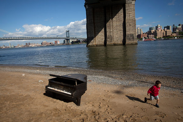 Под Бруклинским мостом.