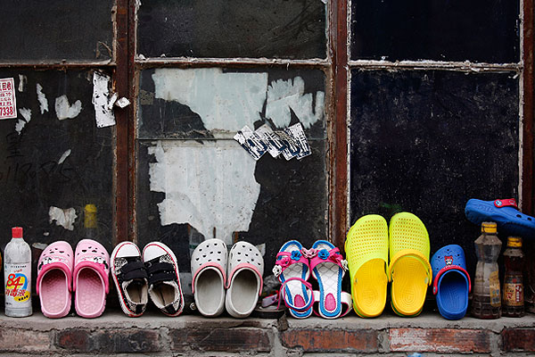 6 пар обуви. Китай.