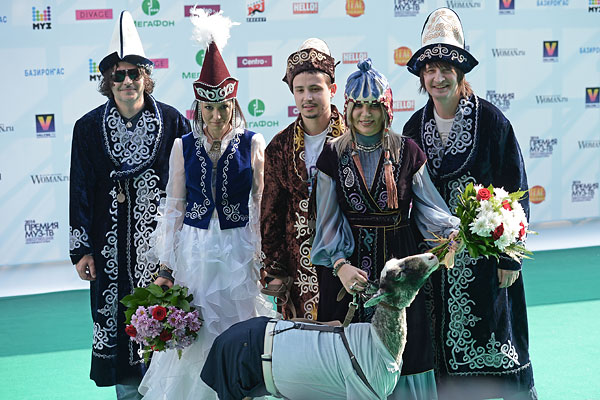 Участники группы "Город 312" перед церемонией вручения XII премии в области популярной музыки "Муз-ТВ-2014. Эволюция" в спорткомплексе "Олимпийский" в Москве.