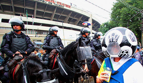 Перед началом товарищеского матча Бразилия-Сербия.