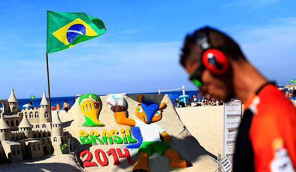 Песочные скульптуры на пляже.