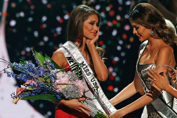 Мисс Вселенная 2013 Габриэла Ислер и новая "Мисс США" Ниа Санчез.