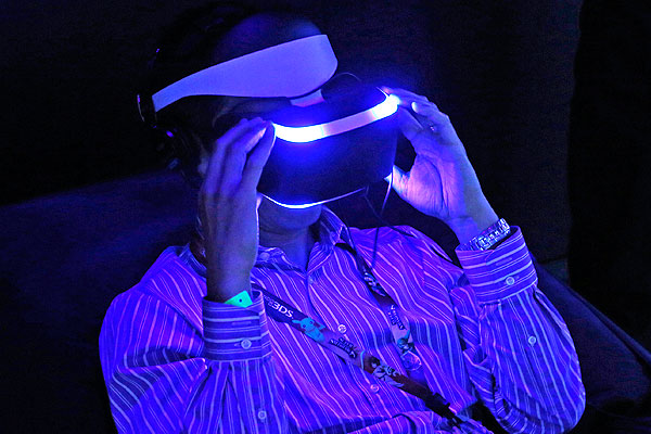 Шлем "Project Morpheus" компании Sony.