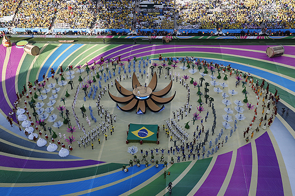 Это была официальная церемония открытия финального турнира 20-го чемпионата мира по футболу.