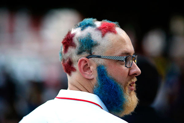 "Звездная" голова болельщика сборной США.