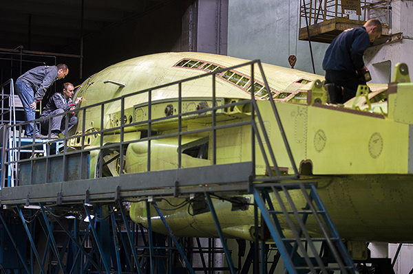 Говорят, что стоит этот самолет где то под миллиард рублей.