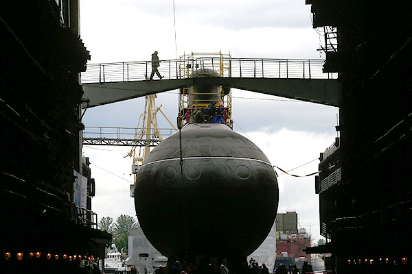 "Всего в ближайшие два года для Черноморского флота будет построено шесть подводных лодок этого проекта. По оценке Главного командования ВМФ восстановление боевого потенциала подводных сил Черноморского флота позволит ему в полной мере выполнять задачи в своей зоне ответственности", - сообщил представитель Минобороны.