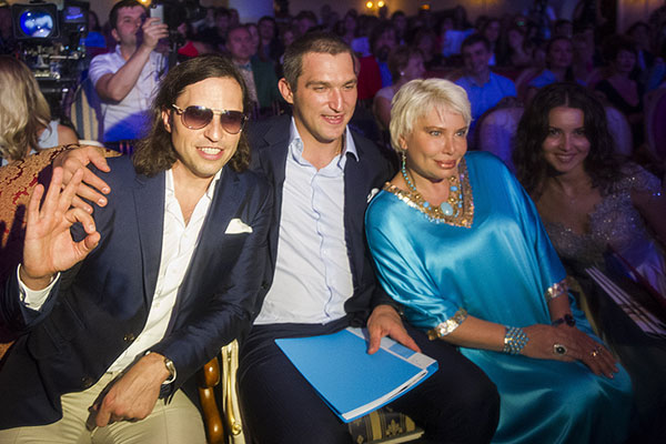 Члены жюри конкурса шоумен, актер Александр Ревва и игрок сборной России по хоккею и клуба НХЛ "Вашингтон Кэпиталз" Александр Овечкин.