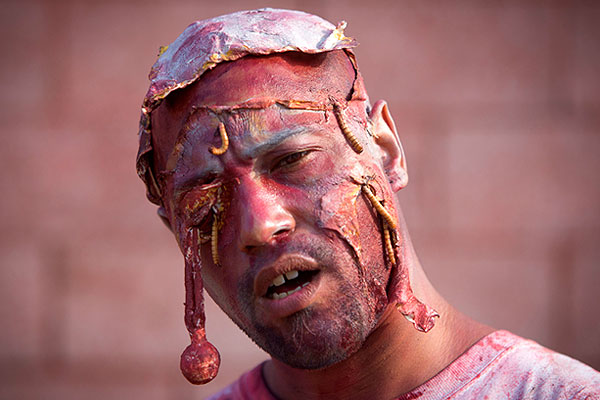 Участник "Захвата Кони-Айленда". Его персонажу не хватает одного глаза, кое-где облезла кожа, а с щек не мешало бы смахнуть червей.