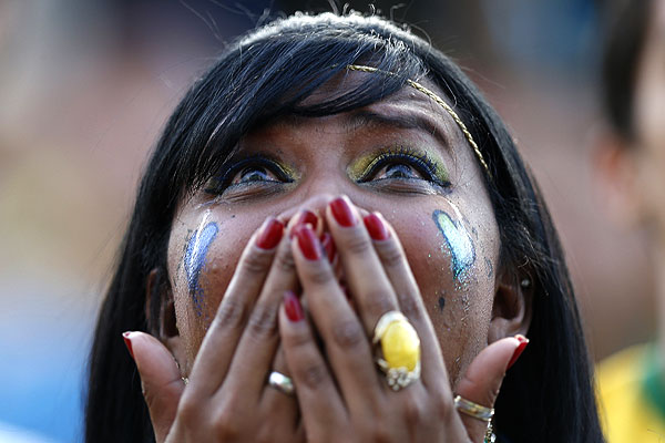 Ужас на лице еще одной бразильской болельщицы.