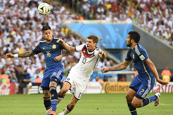 Немец Мюллер, по бокам - Рохо и Гарай.