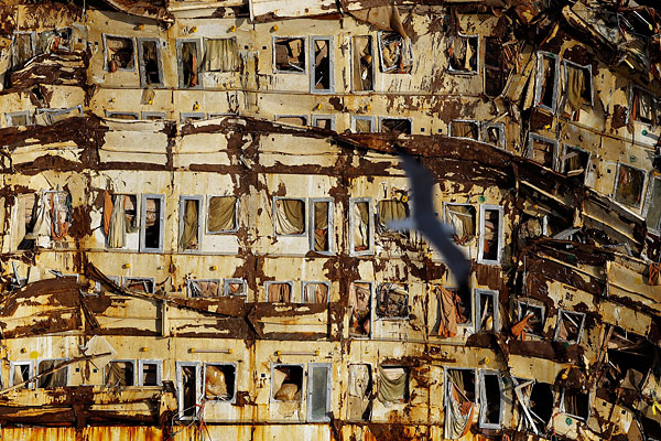 Так "Коста Конкордиа" выглядит сейчас.