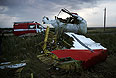 На месте крушения самолета "Боинг-777" на востоке Украины обнаружили бортовые самописцы авиалайнера.