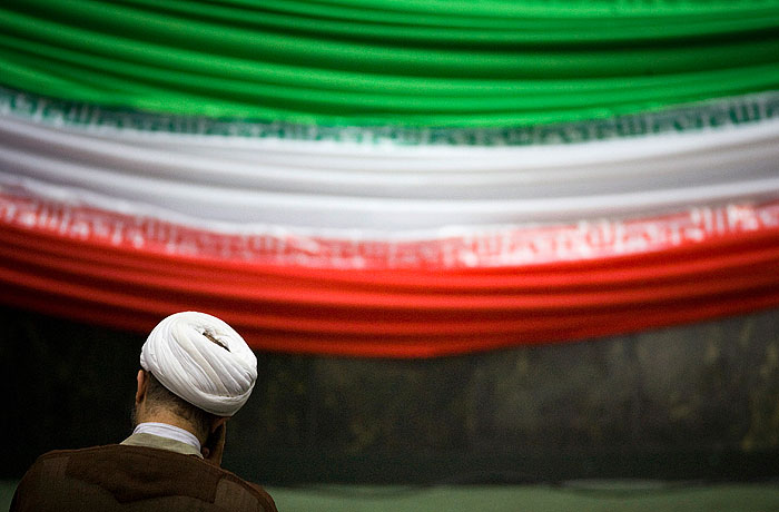 Самолет с 40 пассажирами разбился у аэропорта Тегерана