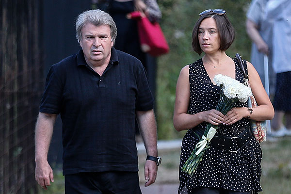 Член бюро движения "Солидарность" Александр Рыклин на церемонии прощания с матерью Михаила Ходорковского.