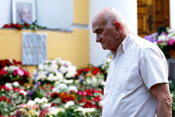 Научный руководитель НИУ "Высшая школа экономики" Евгений Ясин на церемонии прощания с матерью Михаила Ходорковского.