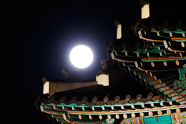 Крепость Хвасон (Цветущая крепость) — фортификационное сооружение в городе Сувон, Южная Корея.