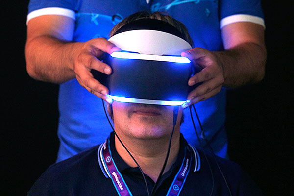 Шлем "Project Morpheus" на стенде Sony.