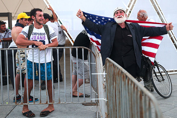 Старшее поколение не отстает.