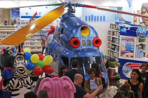 На церемонии открытия флагманского магазина "Детского мира".