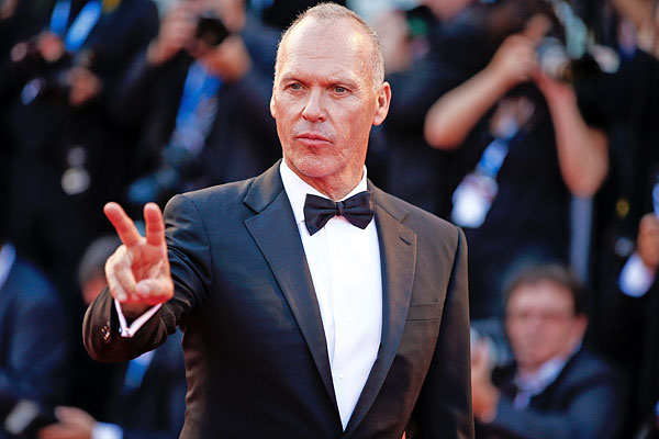 Актер Майкл Китон на красной ковровой дорожке 71-го Венецианского кинофестиваля.