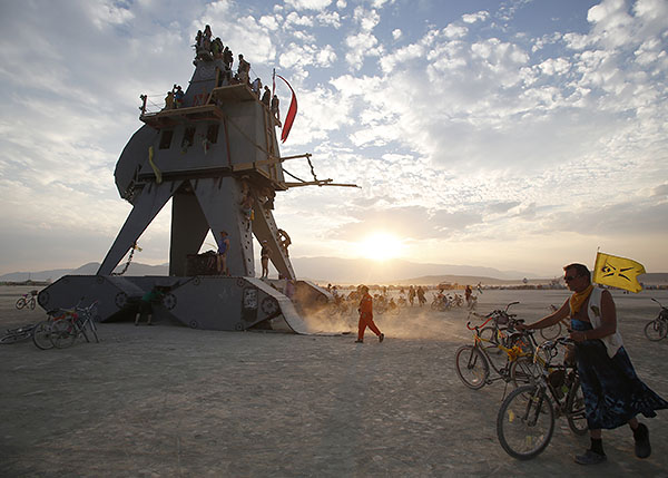 Осадная машина чужого. Кажется, так назвал автор эту штуку.