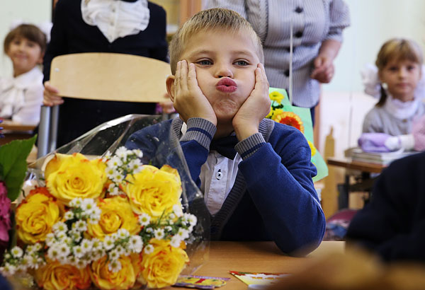 Первоклассники во время урока в московской гимназии.