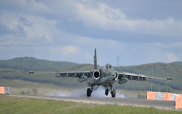 Самолет, получивший прозвище "Грач", способен вести бой в любое время суток, уничтожая цели как в пределах прямой видимости, так и по координатам.