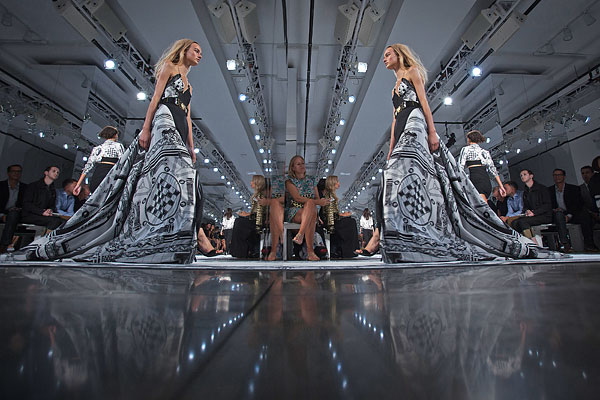 Показ коллекции Versus Versace весна/лето 2015.