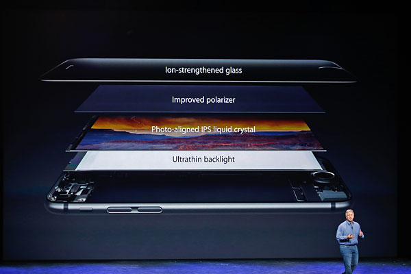 Вице-президент компании Фил Шиллер рассказывает об iPhone 6.