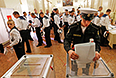 Экипаж сторожевого корабля "Сметливый" во время голосования на одном из избирательных участков Севастополя.